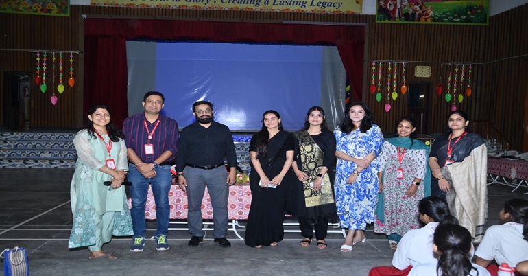 Dr-Aamir-Junaid-Ahmad-Delivers-Talk-on-AI-at-Notre-Dame-Academy-Patna